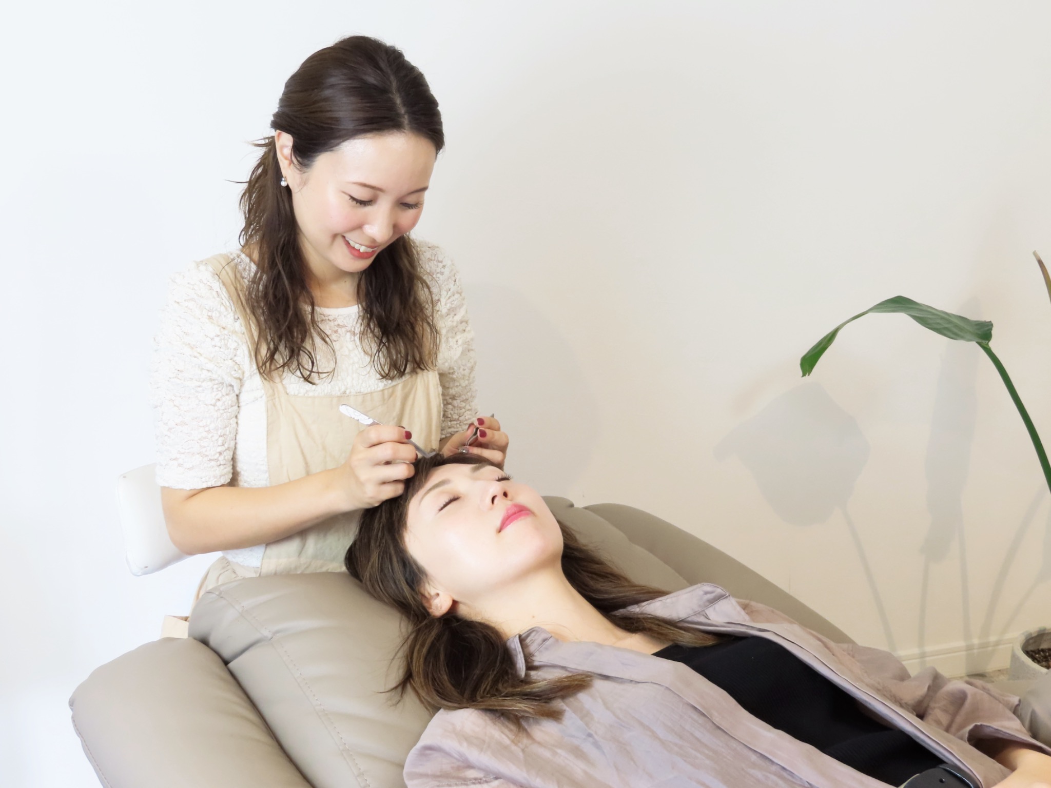 Eyelash extensions treatment at Lilac salon in Futako-tamagawa, Tokyo